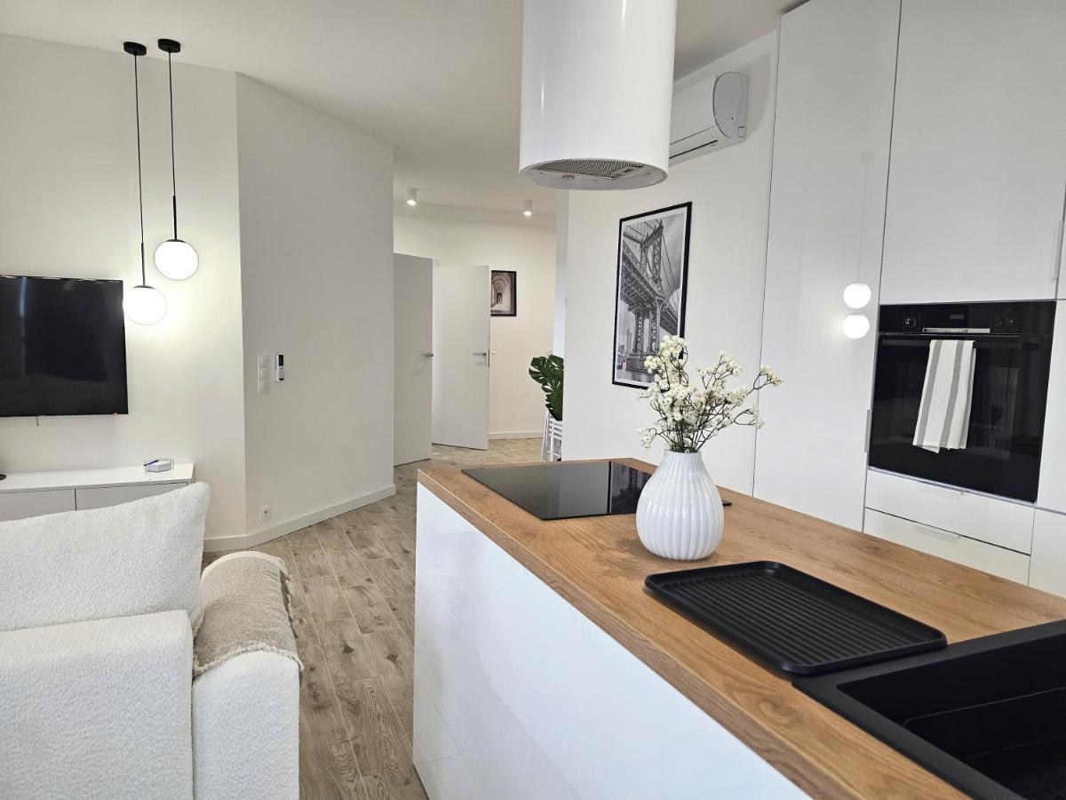 Urban Apartments Luxury Skyline Sokolska Towers 30A, 2 Free Garages, Gym & Sauna, Self Check-In Katowice Esterno foto