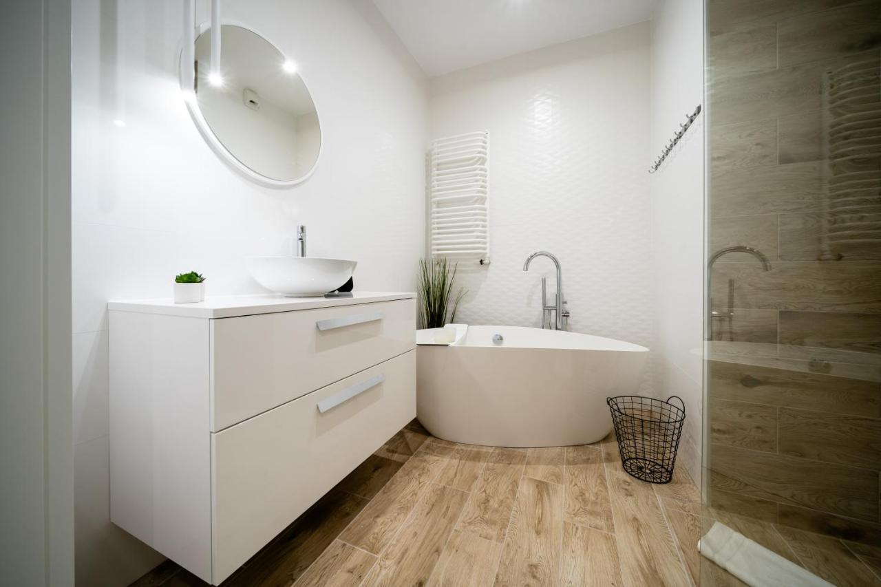 Urban Apartments Luxury Skyline Sokolska Towers 30A, 2 Free Garages, Gym & Sauna, Self Check-In Katowice Esterno foto